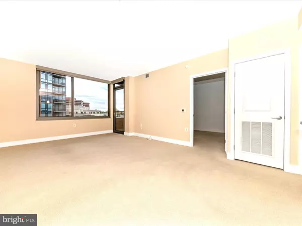 Arlington, VA 22201,2001 15TH ST N #902