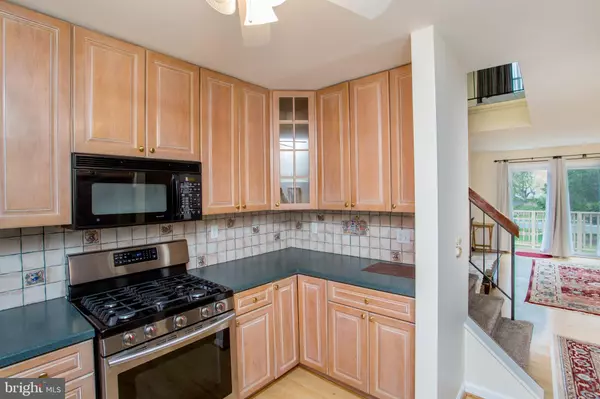 Flemington, NJ 08822,7 LAKE CT