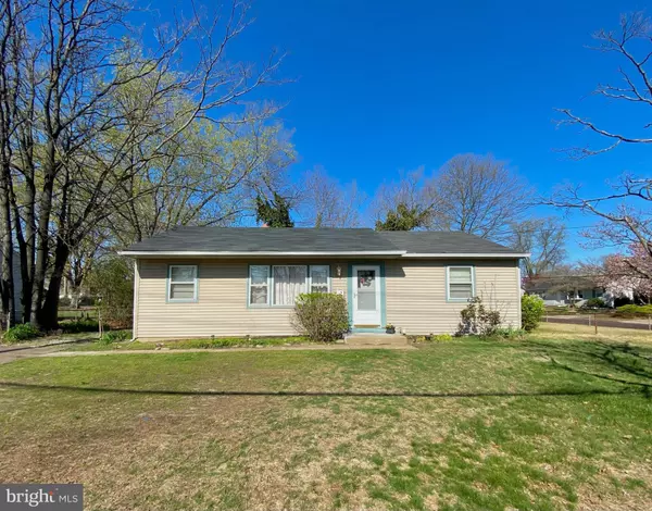 7 WARWICK RD, Stratford, NJ 08084