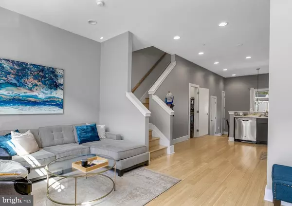 Philadelphia, PA 19123,919 N 5TH ST #4