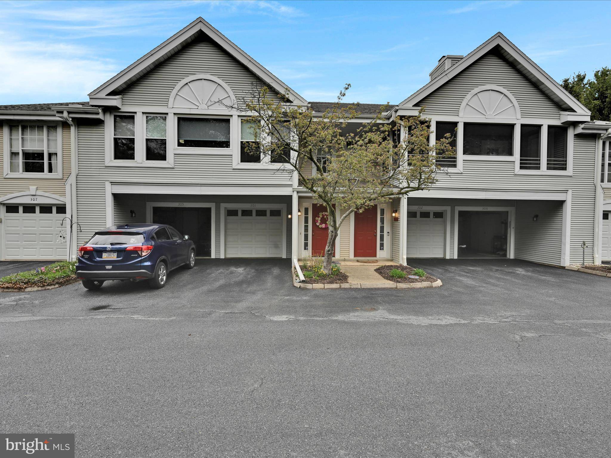 Lancaster, PA 17601,301 COUNTRY PLACE DR