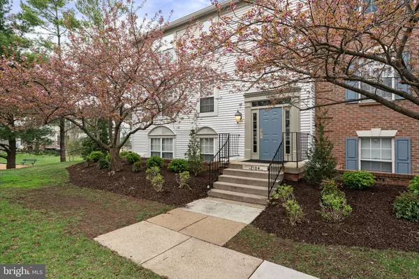 12104 GREENWAY CT #301, Fairfax, VA 22033