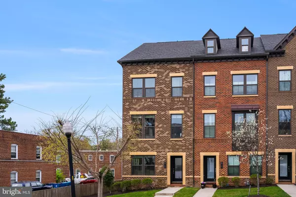 Arlington, VA 22205,5719 11TH ST N