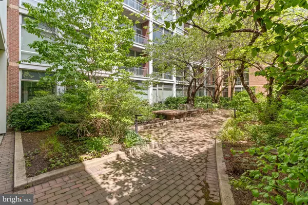 Philadelphia, PA 19106,22 S FRONT ST #603