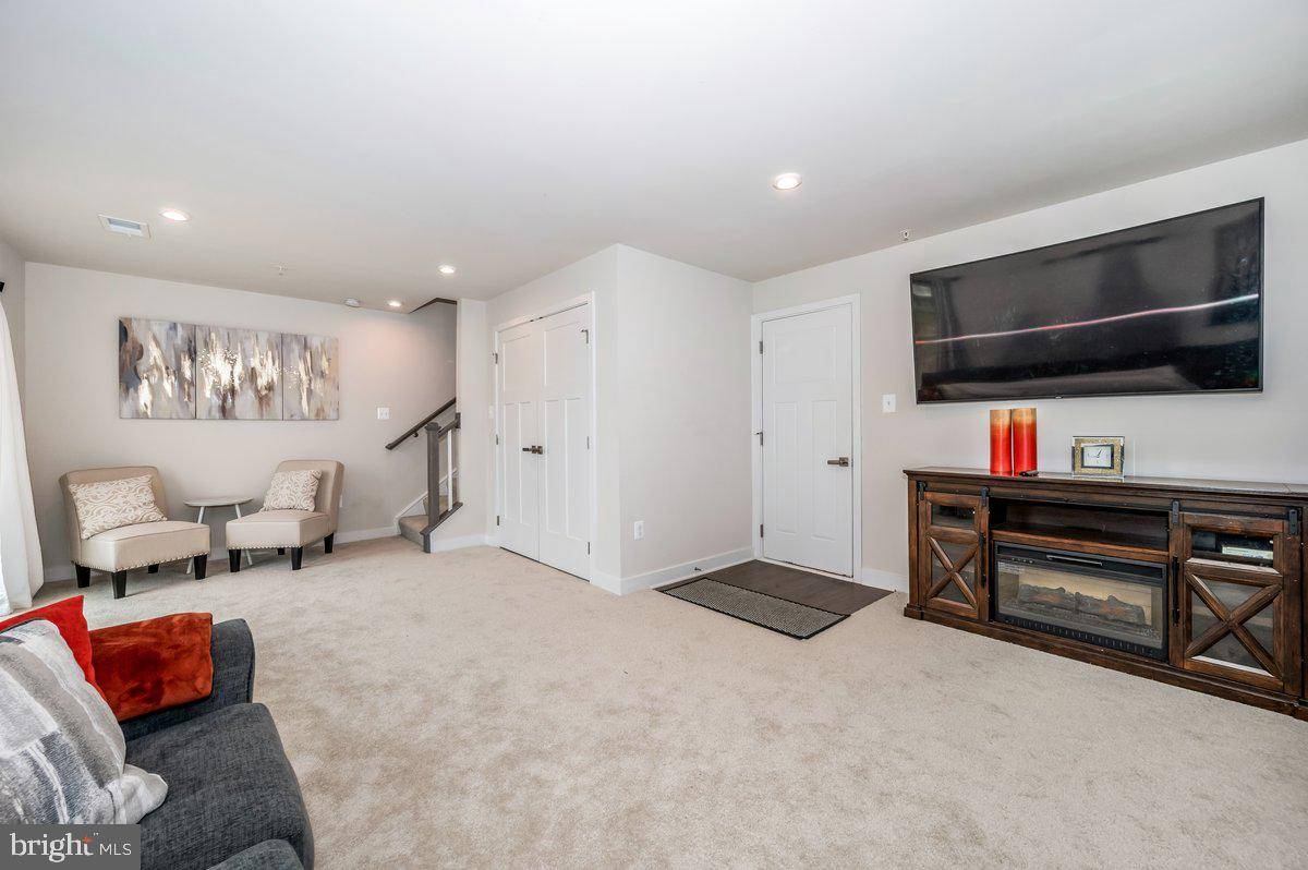 Frederick, MD 21703,324 PEMBERTON PARK LN