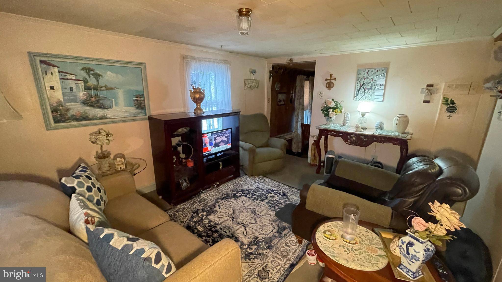 Crum Lynne, PA 19022,327-329 FAIRVIEW RD