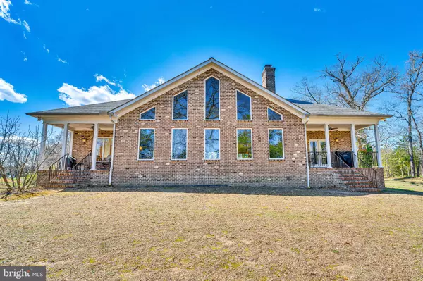 Hague, VA 22469,320 PINE RD