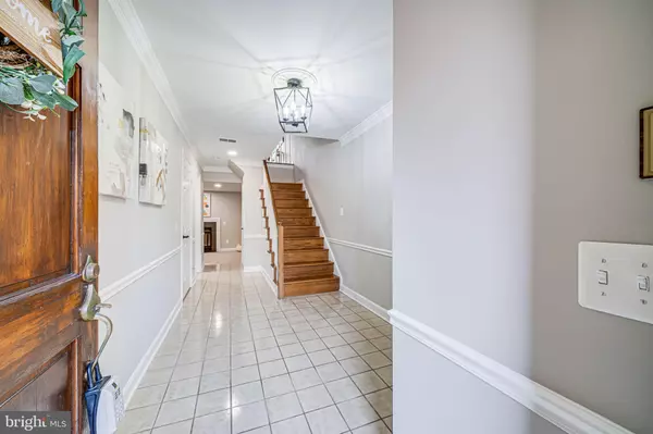 Alexandria, VA 22302,3568 S GEORGE MASON DR #12