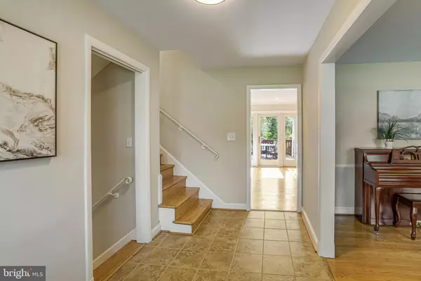 Falls Church, VA 22044,6515 WALTERS WOODS DR