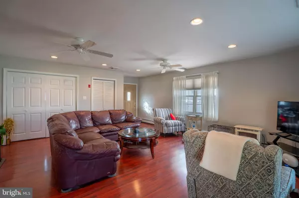 Levittown, PA 19054,9 MULBERRY LN