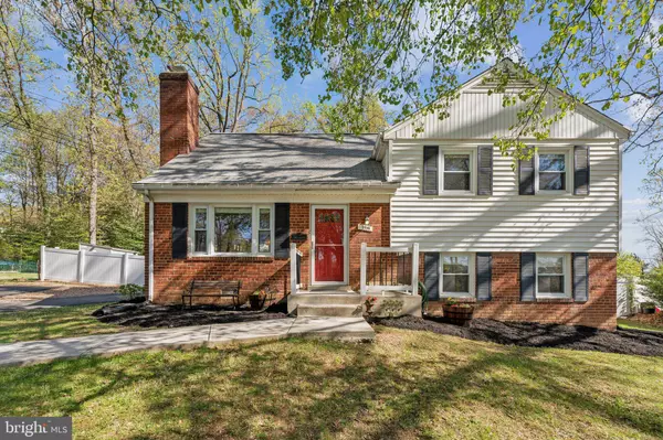 7919 ROSWELL DR, Falls Church, VA 22043