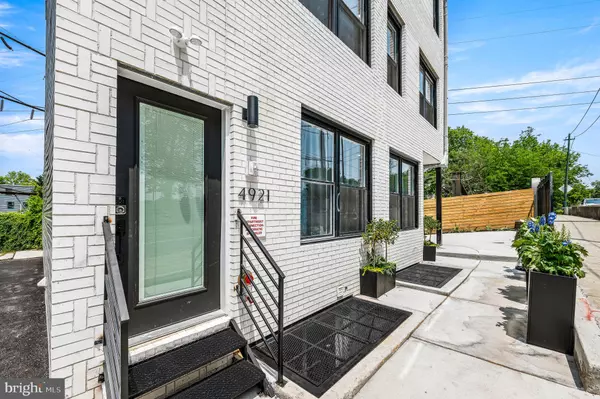 Philadelphia, PA 19143,4921 CHESTER AVE #201