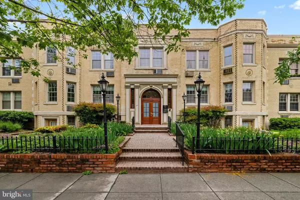 3024 WISCONSIN AVE NW #208, Washington, DC 20016