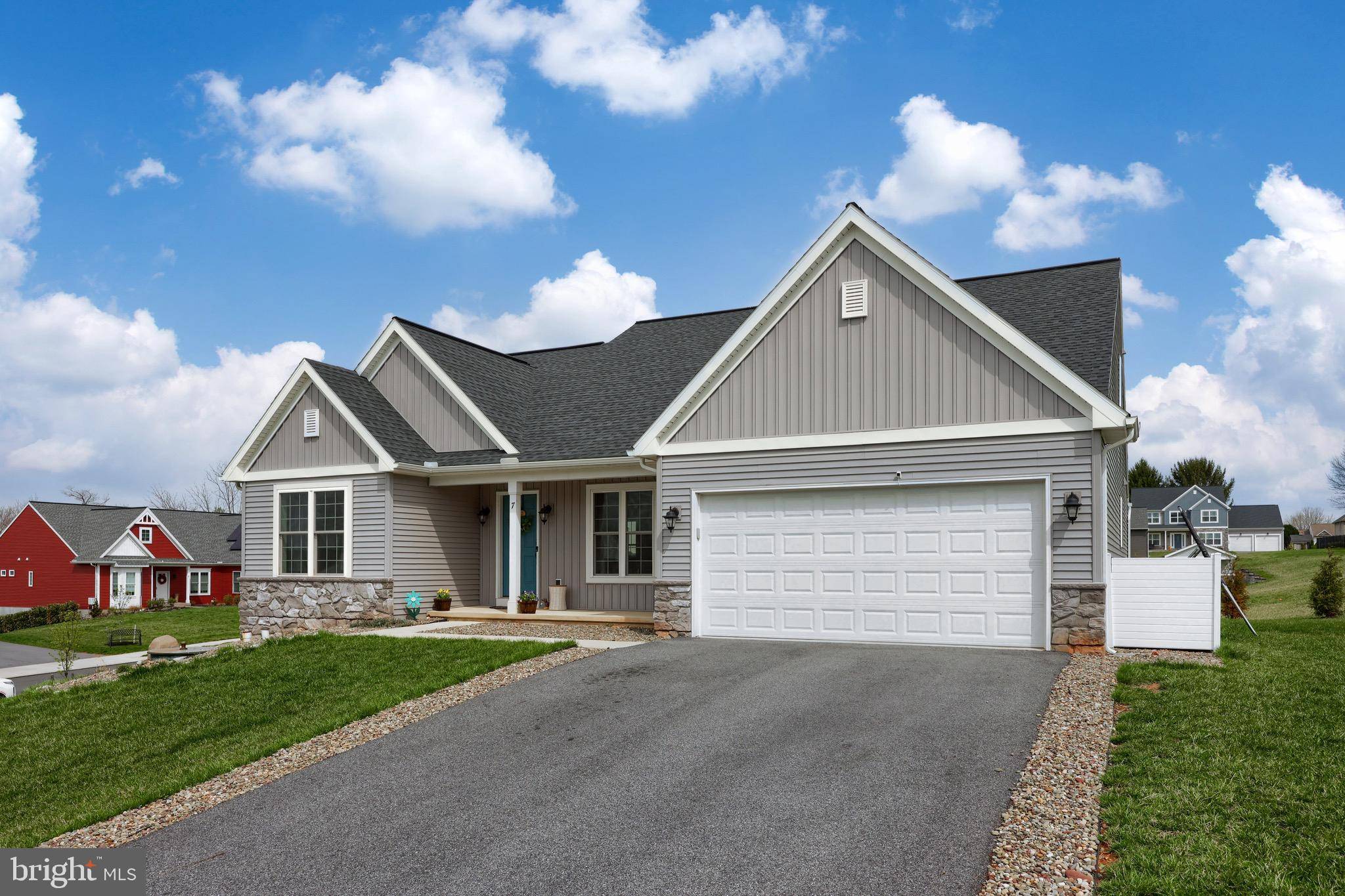 Stevens, PA 17578,7 REIN DR
