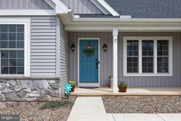 Stevens, PA 17578,7 REIN DR
