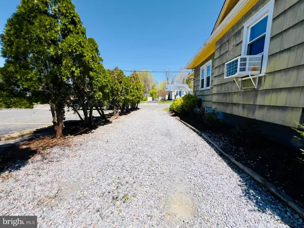 Vineland, NJ 08360,1049 E ALMOND ST