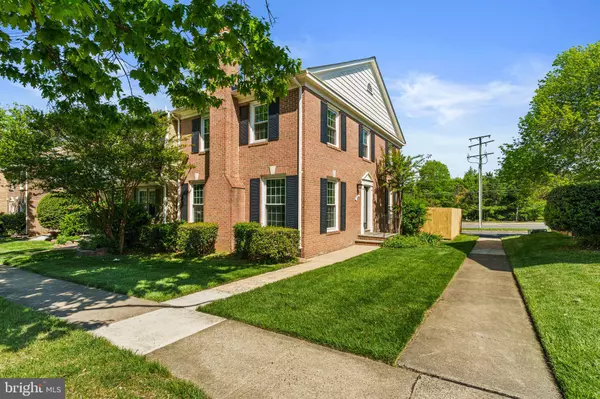 Springfield, VA 22151,7034 BRADWOOD CT