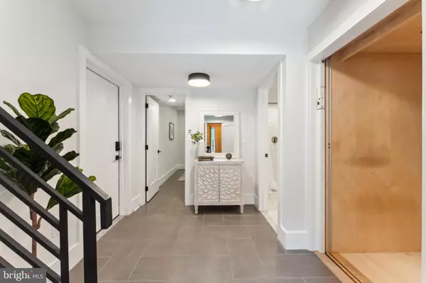 Philadelphia, PA 19127,128 SHURS LN