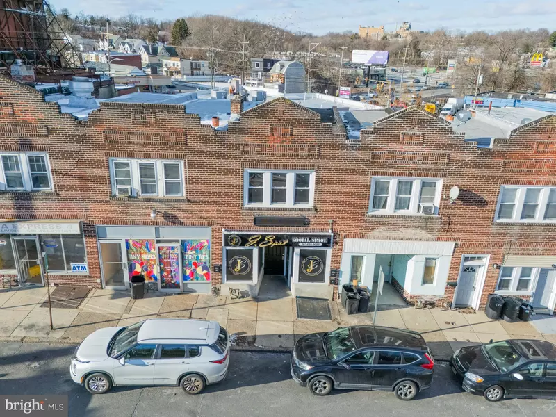 27 CHESTER PIKE, Darby, PA 19023