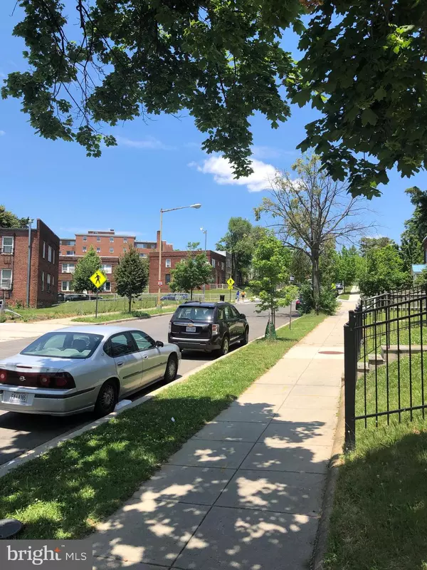 Washington, DC 20002,849 19TH ST NE #B