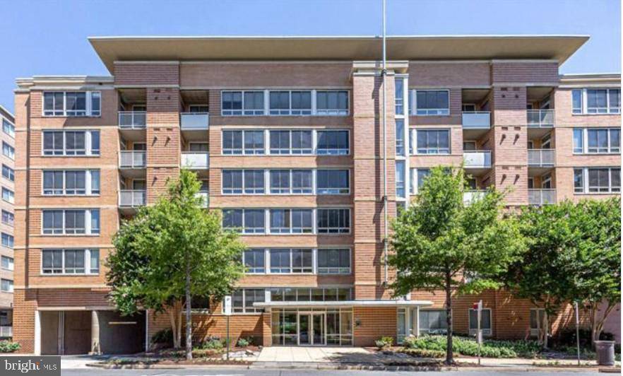 Washington, DC 20024,355 I ST SW #618