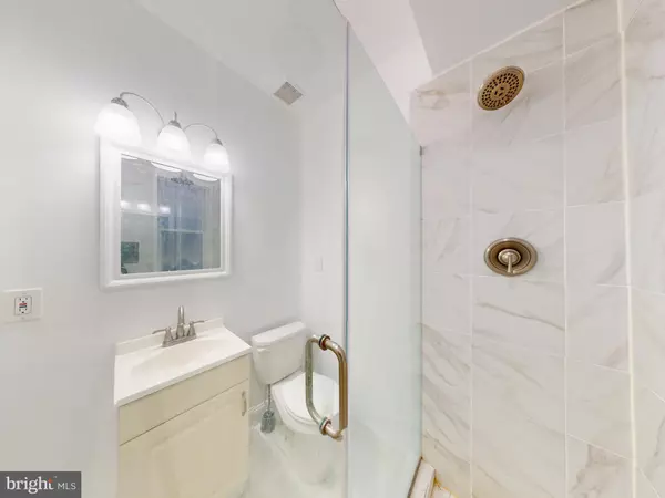 Washington, DC 20003,1315 PENNSYLVANIA AVE SE #B