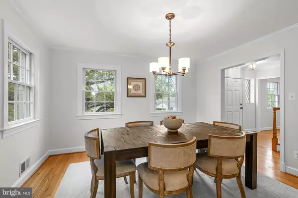 Alexandria, VA 22314,404 CROWN VIEW DR