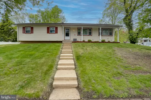 8 NEAL ST, Jackson, NJ 08527