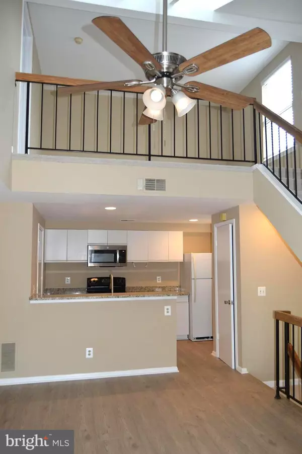 Alexandria, VA 22309,4453 PEMBROOK VILLAGE DR #144
