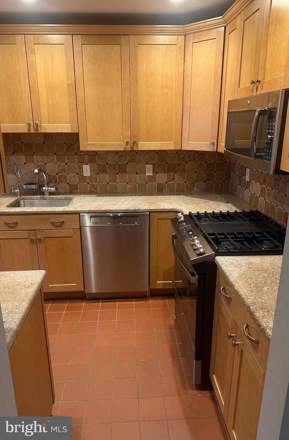 Ewing, NJ 08628,42 REBECCA CT