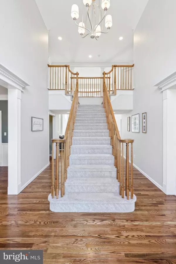 9 STIRES WAY, Pittstown, NJ 08867