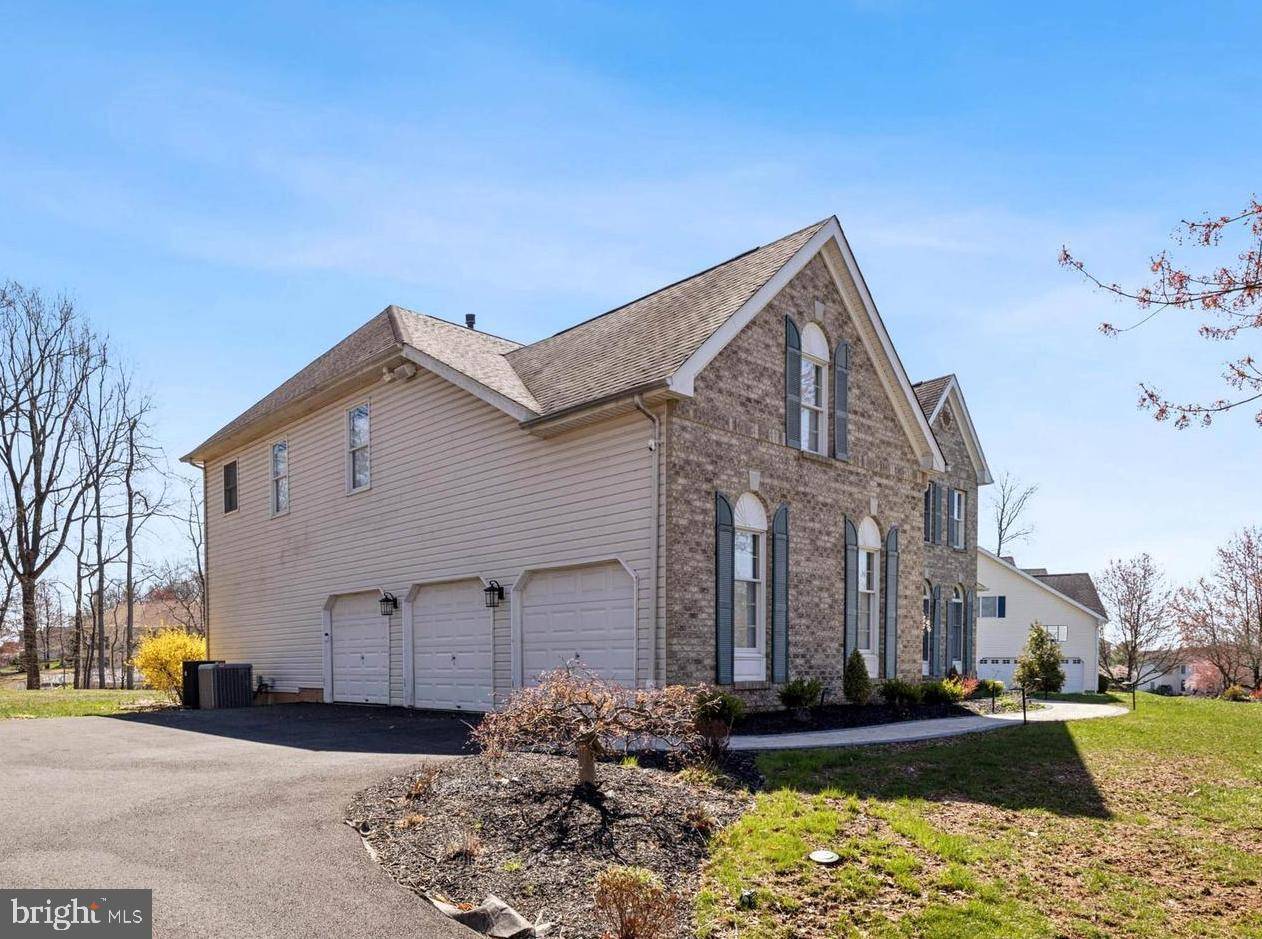 Pittstown, NJ 08867,9 STIRES WAY