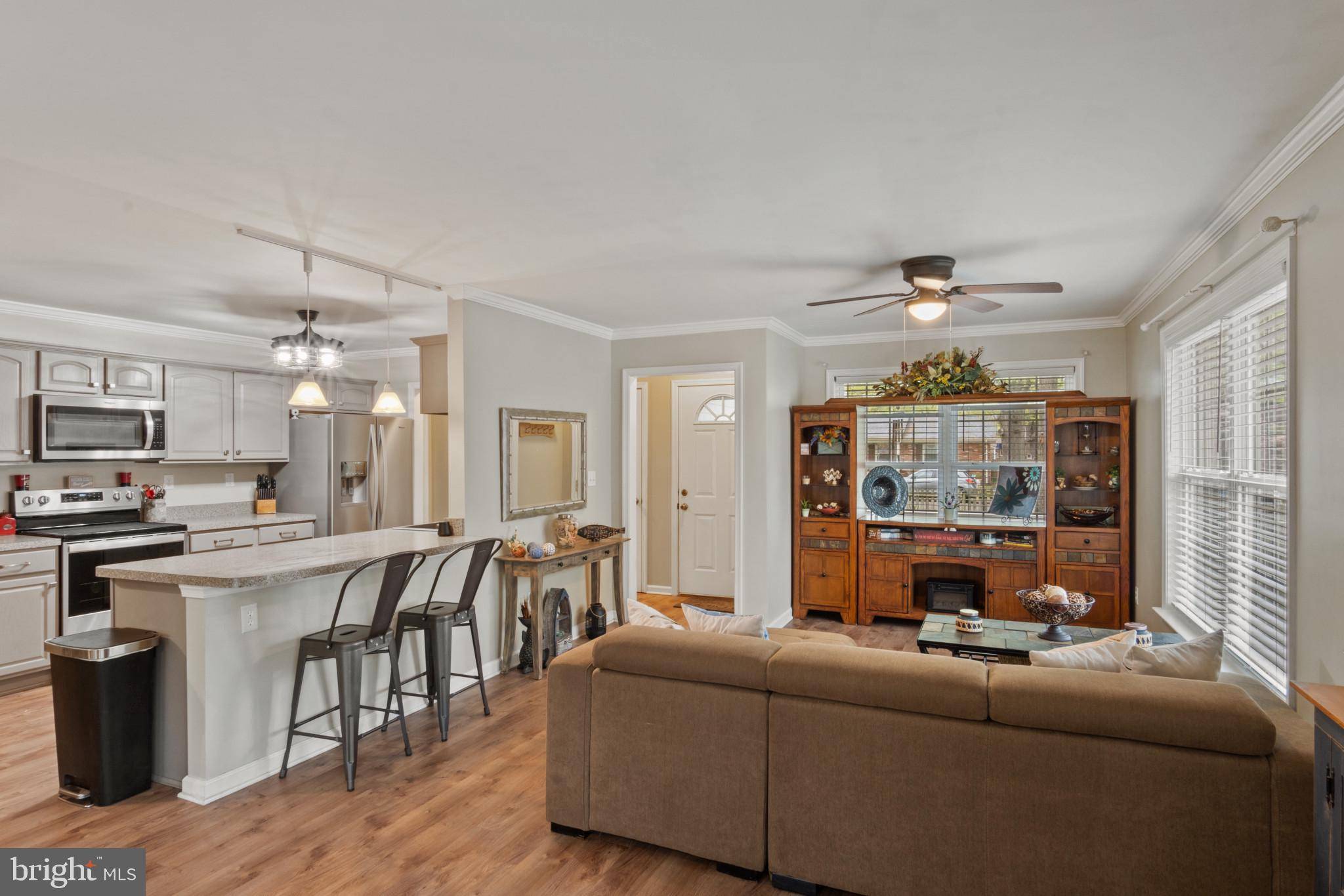 Colonial Beach, VA 22443,18 2ND ST