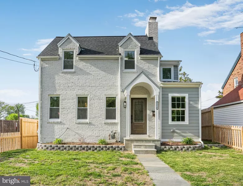 2116 R ST NE, Washington, DC 20002