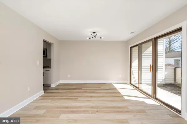 East Windsor, NJ 08520,V AVON DR #9