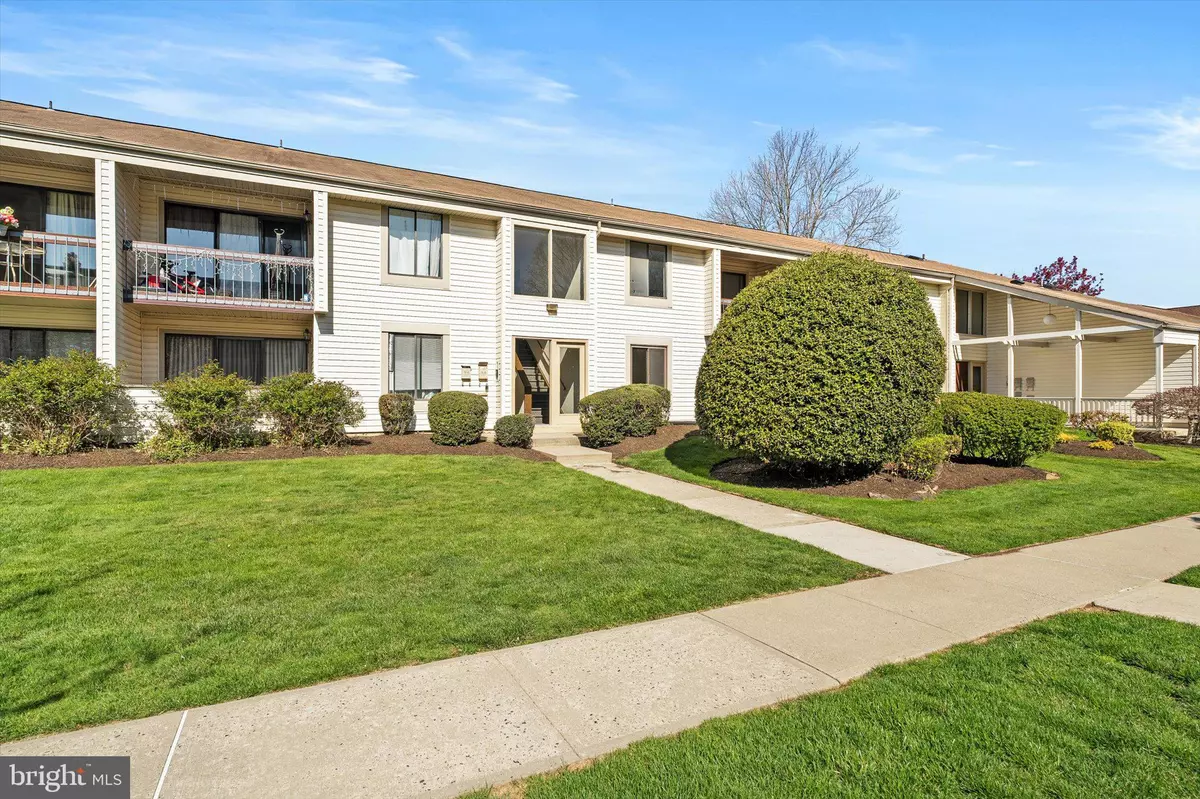 East Windsor, NJ 08520,V AVON DR #9