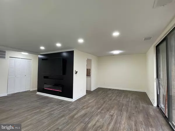 Temple Hills, MD 20748,3339 HUNTLEY SQUARE DR #A-1