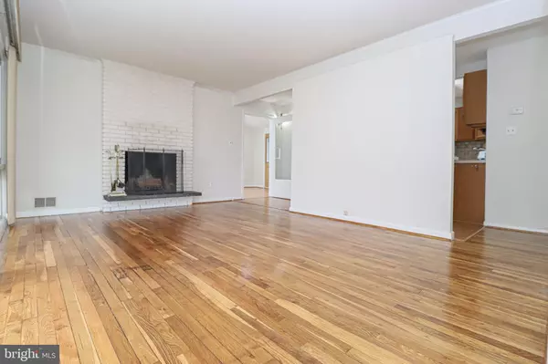 Rockville, MD 20852,827 CROTHERS LN