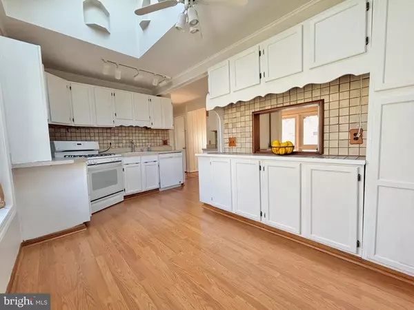 Rockville, MD 20852,827 CROTHERS LN