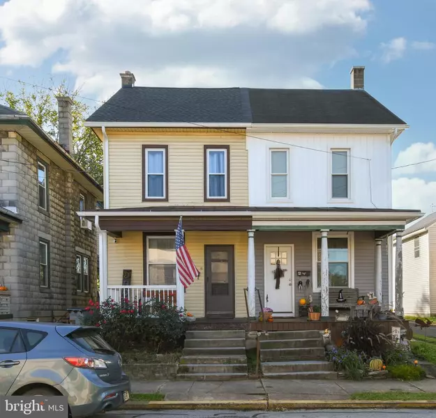 6 E MUTH AVE, Myerstown, PA 17067