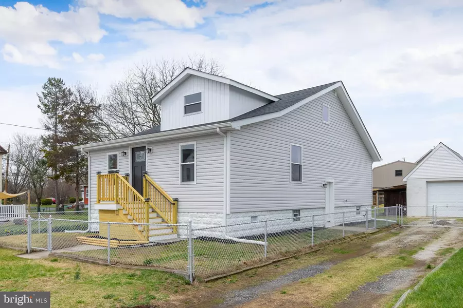 66 WOODLAND AVE, West Deptford, NJ 08086
