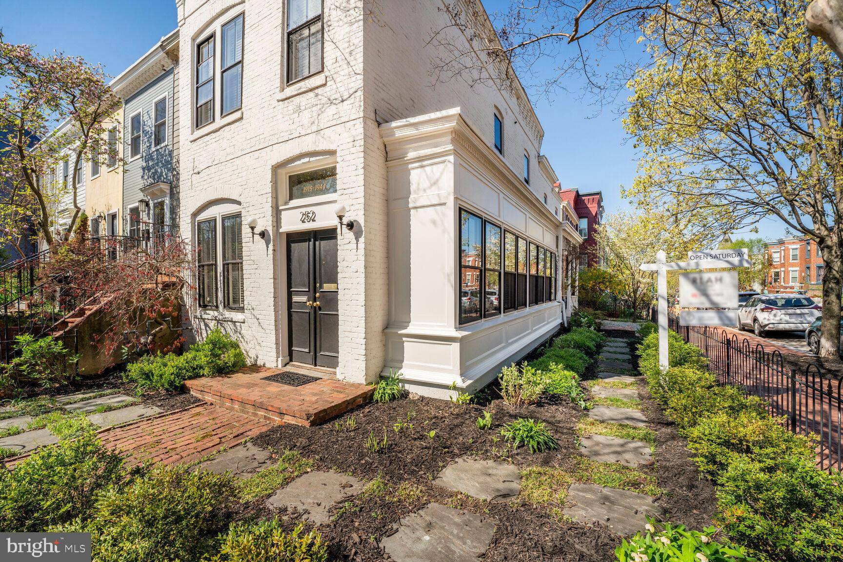 Washington, DC 20002,252 10TH ST NE