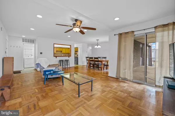 Baltimore, MD 21208,10 STONEHENGE CIR #10-12