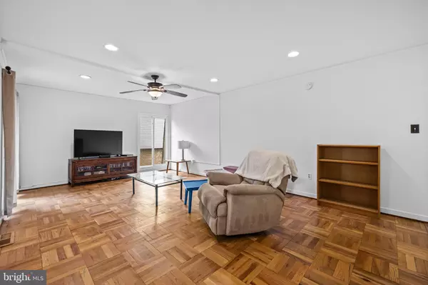 Baltimore, MD 21208,10 STONEHENGE CIR #10-12