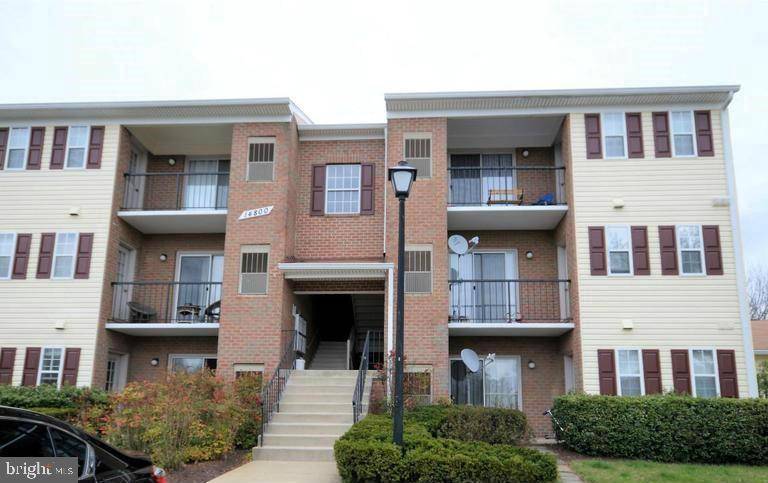 14800 RYDELL RD #202, Centreville, VA 20121