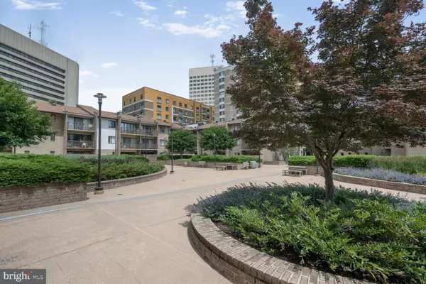 Rockville, MD 20850,104 MONROE ST #201