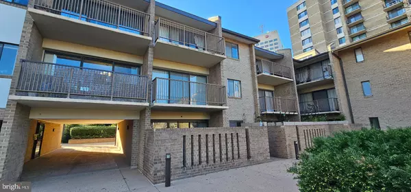 Rockville, MD 20850,104 MONROE ST #201