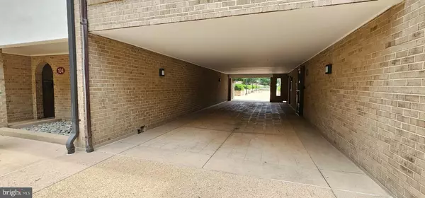 Rockville, MD 20850,104 MONROE ST #201