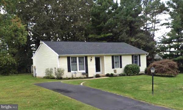 4 CEDAR LN, Stewartstown, PA 17363