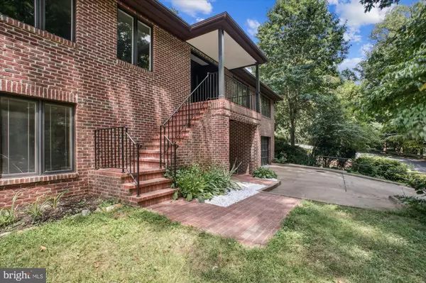 Arlington, VA 22207,3909 30TH ST N